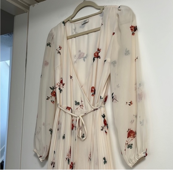 ISO Wilfred Beaune Pleated Dress With Sleeves - Picture 3 of 3